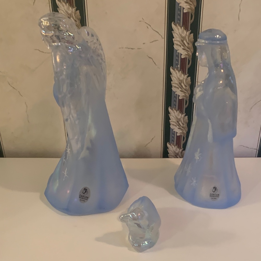 Blue Glass Nativity Figurines Set, 1st Edition, Fenton- 3 piece set - Picture 4 of 7